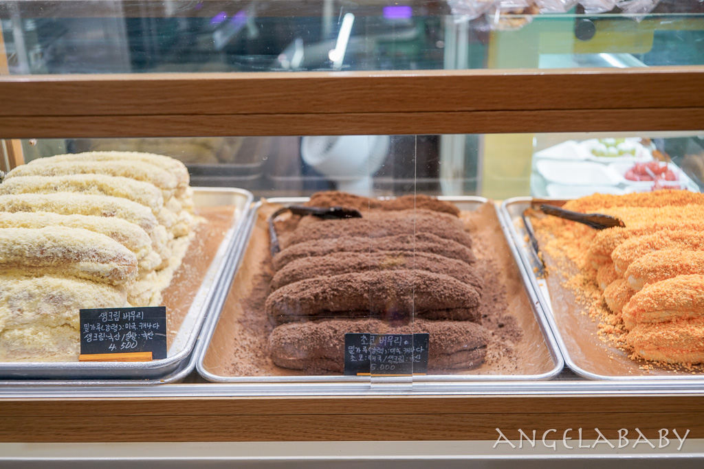 釜山南浦洞富平市場必吃『Mil Got (밀곳)』招牌黃豆奶油艾草麵包（奶油餡紅豆艾草糯米糕） @梅格(Angelababy)享樂日記