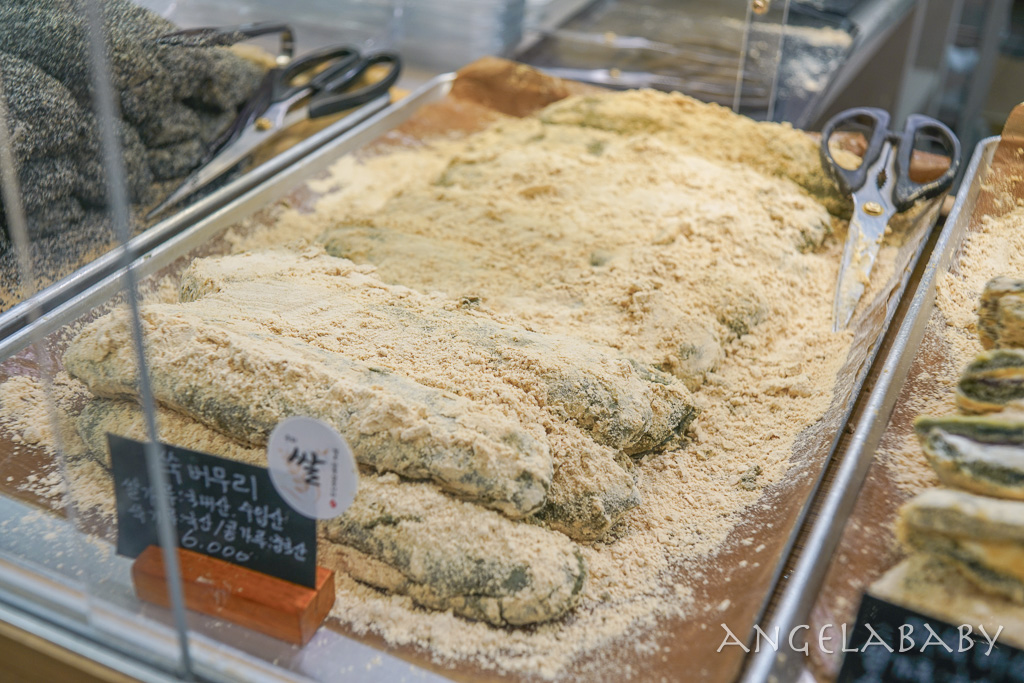 釜山南浦洞富平市場必吃『Mil Got (밀곳)』招牌黃豆奶油艾草麵包（奶油餡紅豆艾草糯米糕） @梅格(Angelababy)享樂日記