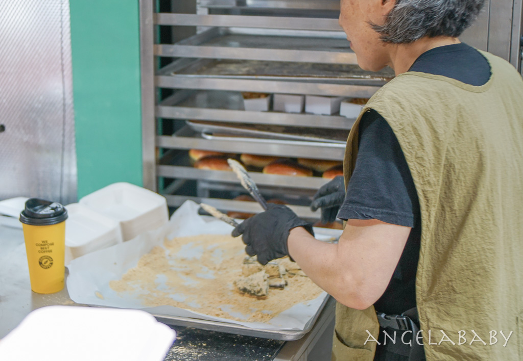 釜山南浦洞富平市場必吃『Mil Got (밀곳)』招牌黃豆奶油艾草麵包（奶油餡紅豆艾草糯米糕） @梅格(Angelababy)享樂日記