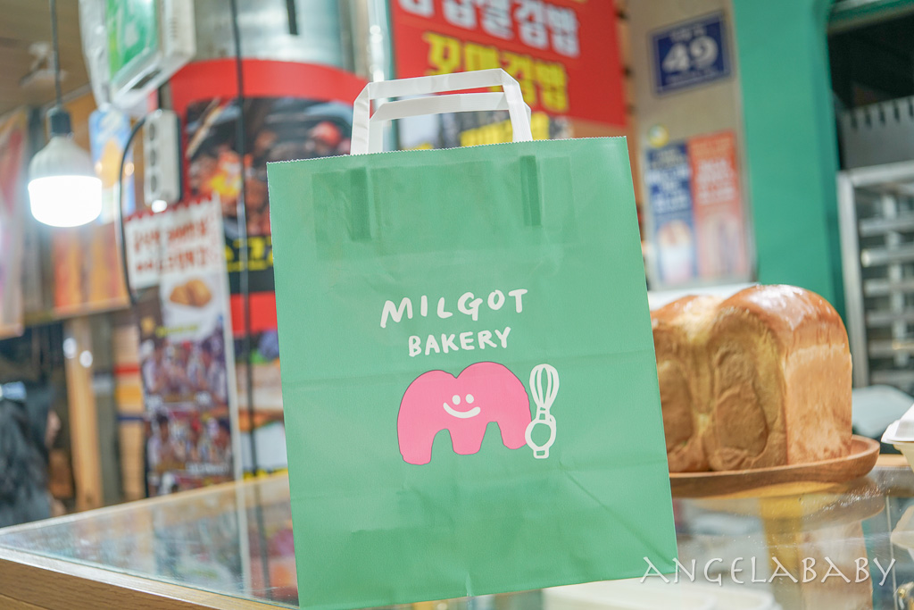 釜山南浦洞富平市場必吃『Mil Got (밀곳)』招牌黃豆奶油艾草麵包（奶油餡紅豆艾草糯米糕） @梅格(Angelababy)享樂日記