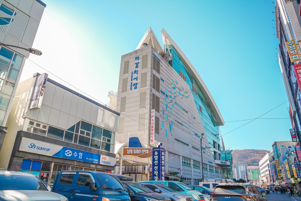 釜山札嘎其市場 (부산 자갈치시장)吃海鮮選第100攤、長腳蟹、鮑魚、帝王蟹、生章魚肥美新鮮招待超多 @梅格(Angelababy)享樂日記