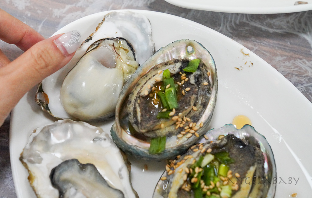 釜山札嘎其市場 (부산 자갈치시장)吃海鮮選第100攤、長腳蟹、鮑魚、帝王蟹、生章魚肥美新鮮招待超多 @梅格(Angelababy)享樂日記