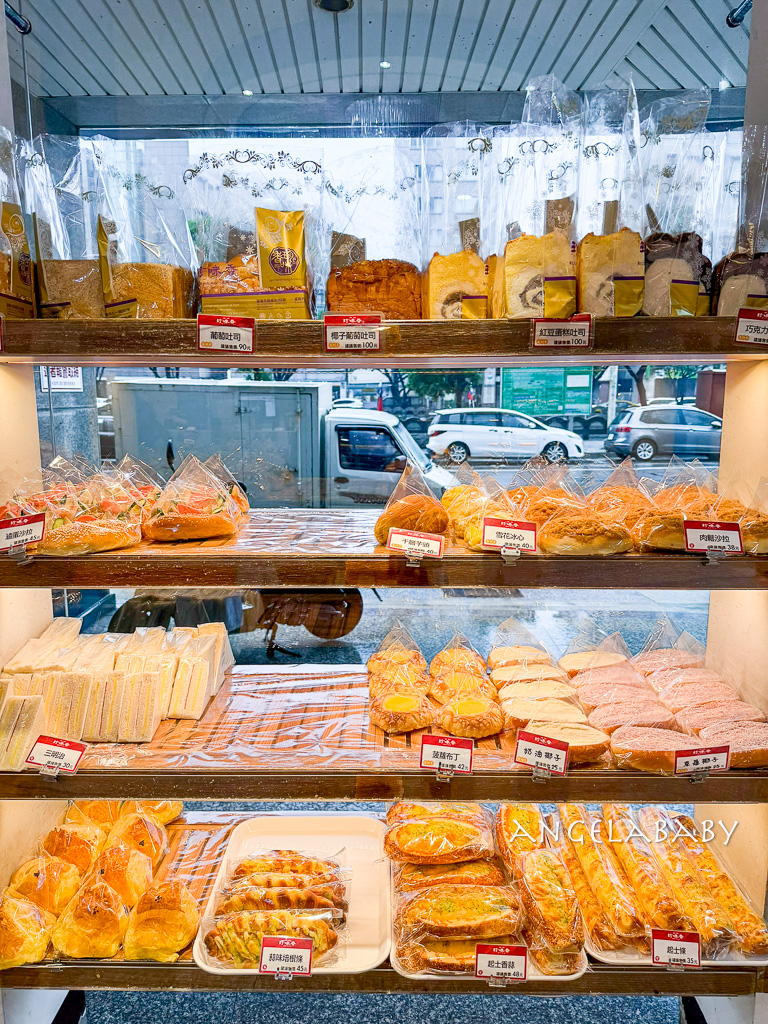 基隆最好吃的麵包店『珍味香餅家』芋頭控必吃芋香吐司、招牌伴手禮：帝王酥、紅豆麻糬餅、手工沙其馬 @梅格(Angelababy)享樂日記