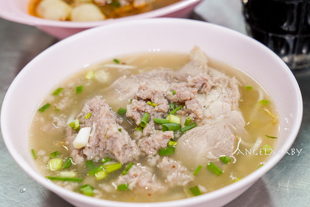 泰國曼谷米其林小吃推薦『榮泰米粉湯』Rung Rueang Pork Noodles รุ่งเรืองก๋วยเตี๋ยวหมู以泰式豬碎肉粿條湯聞名 @梅格(Angelababy)享樂日記