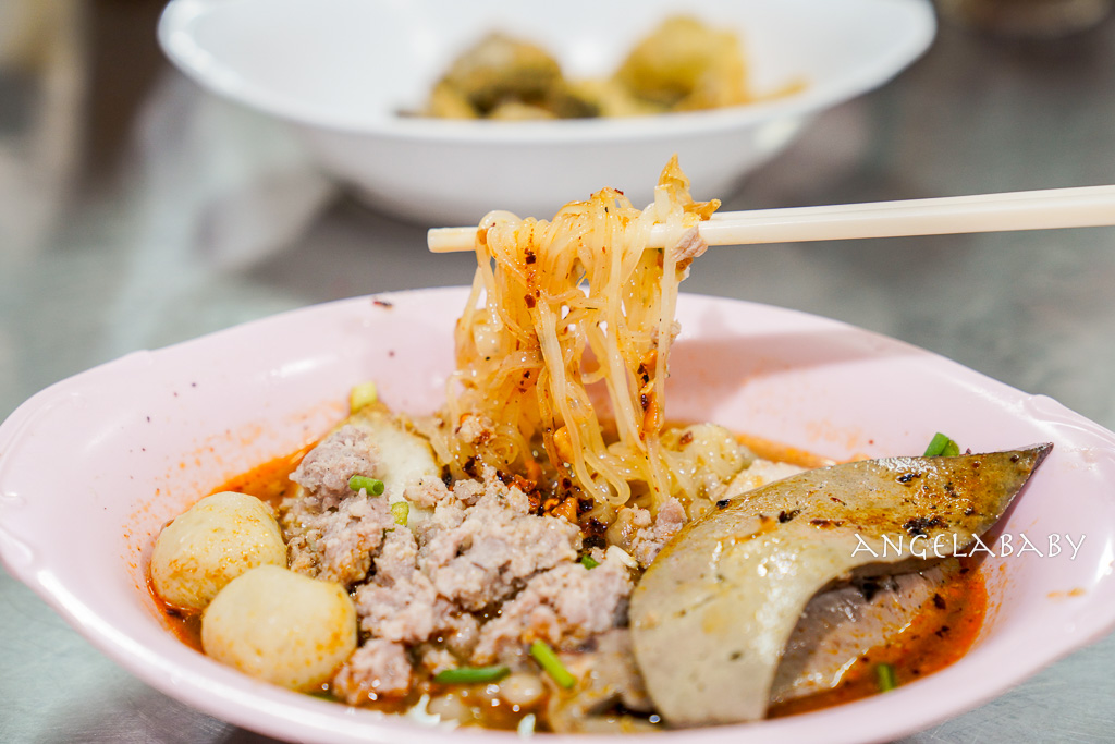 泰國曼谷米其林小吃推薦『榮泰米粉湯』Rung Rueang Pork Noodles รุ่งเรืองก๋วยเตี๋ยวหมู以泰式豬碎肉粿條湯聞名 @梅格(Angelababy)享樂日記