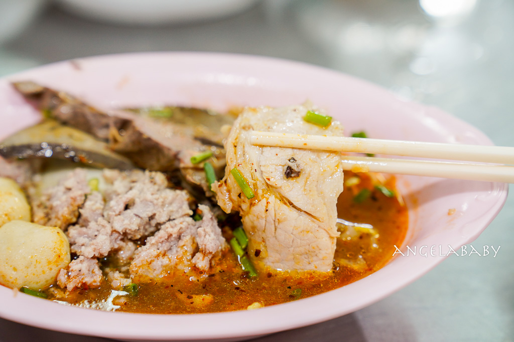 泰國曼谷米其林小吃推薦『榮泰米粉湯』Rung Rueang Pork Noodles รุ่งเรืองก๋วยเตี๋ยวหมู以泰式豬碎肉粿條湯聞名 @梅格(Angelababy)享樂日記