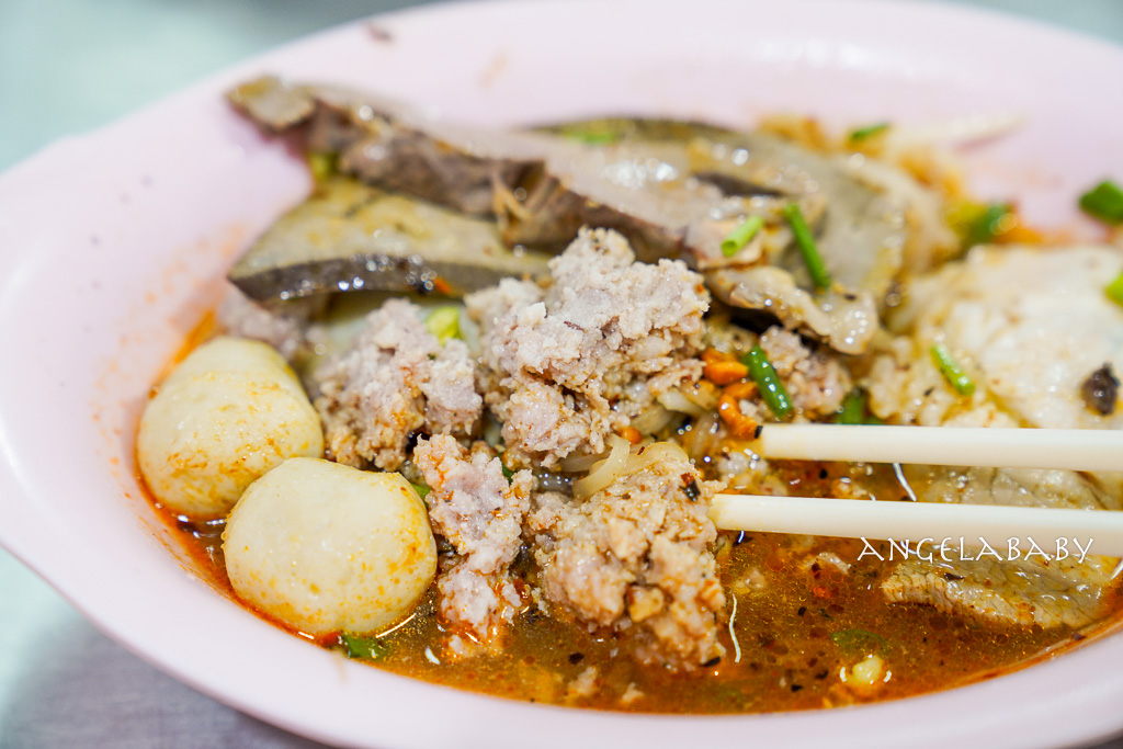 泰國曼谷米其林小吃推薦『榮泰米粉湯』Rung Rueang Pork Noodles รุ่งเรืองก๋วยเตี๋ยวหมู以泰式豬碎肉粿條湯聞名 @梅格(Angelababy)享樂日記