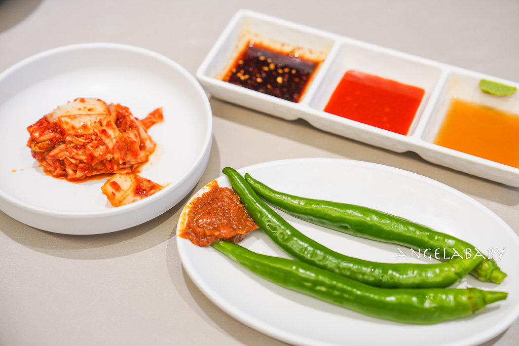 首爾聖水洞必吃排隊美食『Jojo刀削麵조조칼국』滿版蛤蠣刀削麵、海鮮蔥餅 @梅格(Angelababy)享樂日記