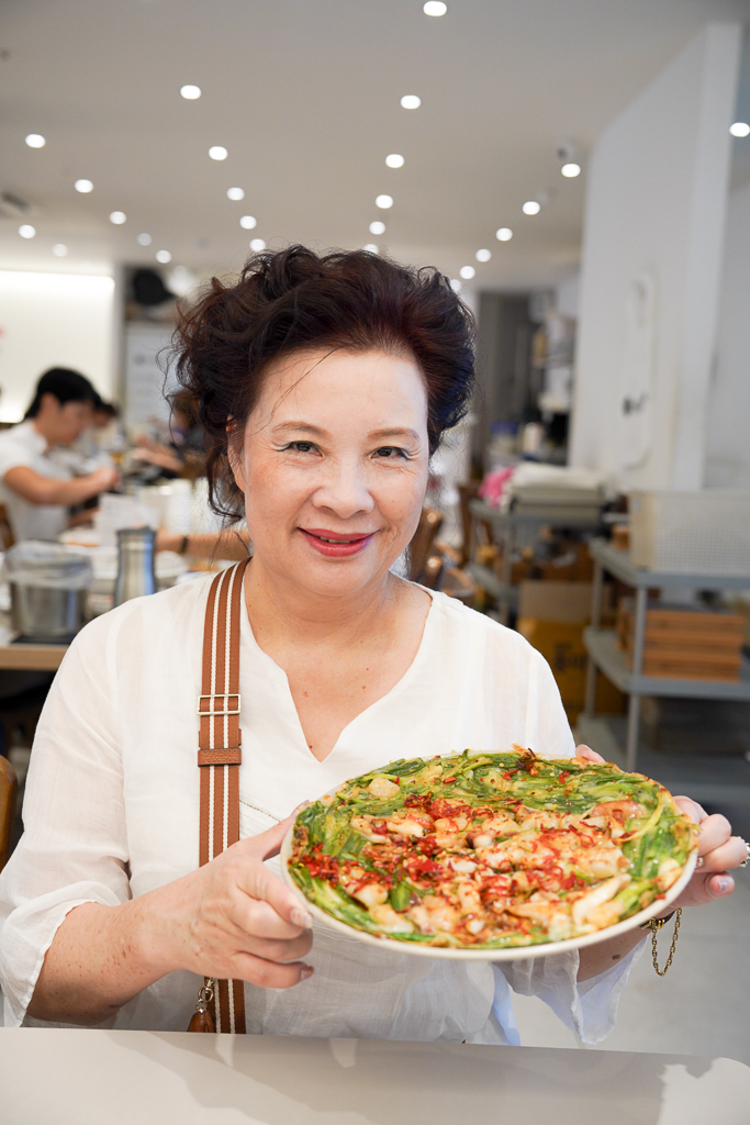 首爾聖水洞必吃排隊美食『Jojo刀削麵조조칼국』滿版蛤蠣刀削麵、海鮮蔥餅 @梅格(Angelababy)享樂日記