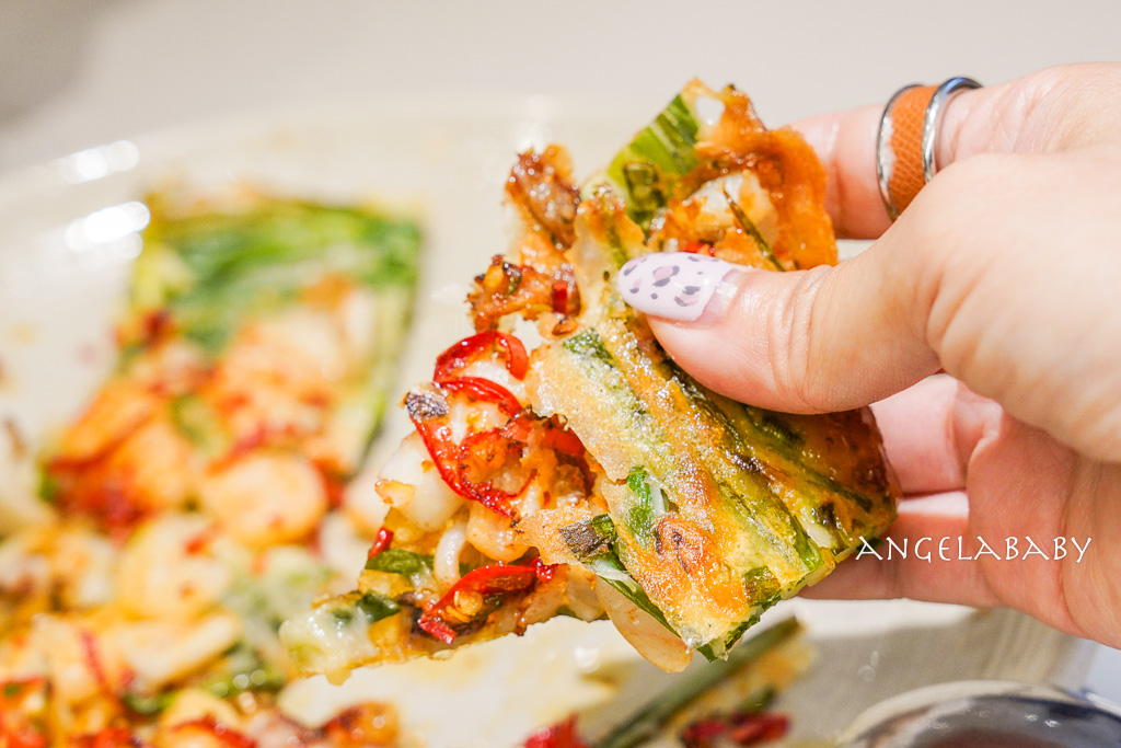 首爾聖水洞必吃排隊美食『Jojo刀削麵조조칼국』滿版蛤蠣刀削麵、海鮮蔥餅 @梅格(Angelababy)享樂日記
