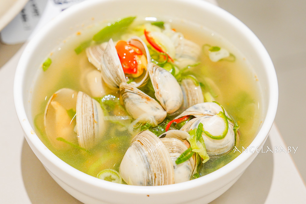 首爾聖水洞必吃排隊美食『Jojo刀削麵조조칼국』滿版蛤蠣刀削麵、海鮮蔥餅 @梅格(Angelababy)享樂日記