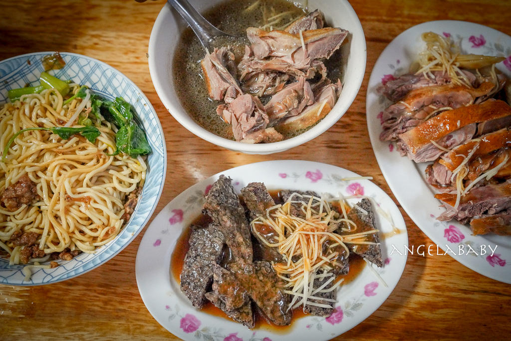 逢甲在地人氣美食『紅燒當歸鴨麵線』菜單、逢甲夜市隱藏版美食推薦 @梅格(Angelababy)享樂日記 逢甲在地人氣美食『紅燒當歸鴨麵線』菜單、逢甲夜市隱藏版美食推薦 @梅格(Angelababy)享樂日記