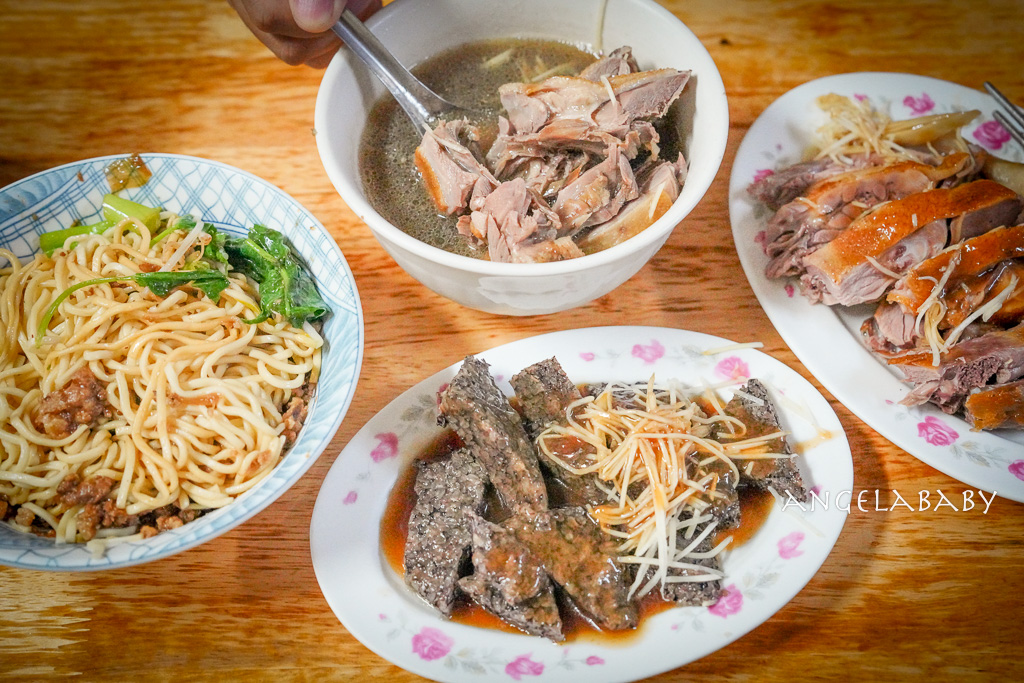逢甲在地人氣美食『紅燒當歸鴨麵線』菜單、逢甲夜市隱藏版美食推薦 @梅格(Angelababy)享樂日記 逢甲在地人氣美食『紅燒當歸鴨麵線』菜單、逢甲夜市隱藏版美食推薦 @梅格(Angelababy)享樂日記