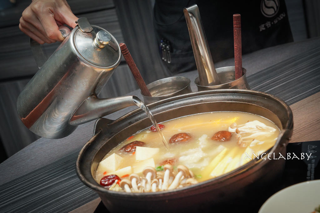 台北頂級花膠雞湯鍋『食令Shabu 大直店』喝湯派一定會愛上的黃金雞湯 @梅格(Angelababy)享樂日記