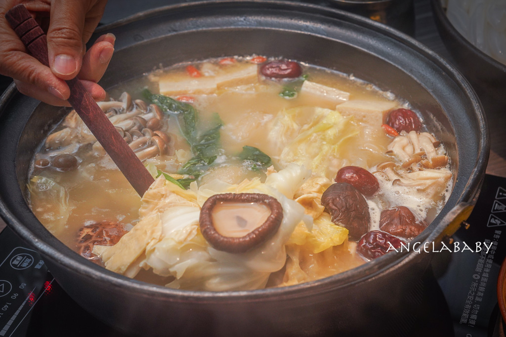 台北頂級花膠雞湯鍋『食令Shabu 大直店』喝湯派一定會愛上的黃金雞湯 @梅格(Angelababy)享樂日記