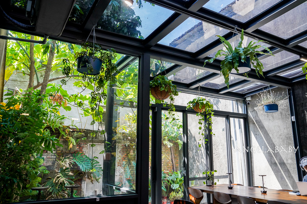 南港新開幕玻璃屋咖啡『PAUSE Coffee Roaster』菜單、線上訂位，好吃巴斯克蛋糕 @梅格(Angelababy)享樂日記