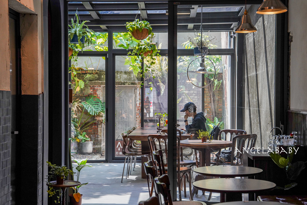 南港新開幕玻璃屋咖啡『PAUSE Coffee Roaster』菜單、線上訂位，好吃巴斯克蛋糕 @梅格(Angelababy)享樂日記