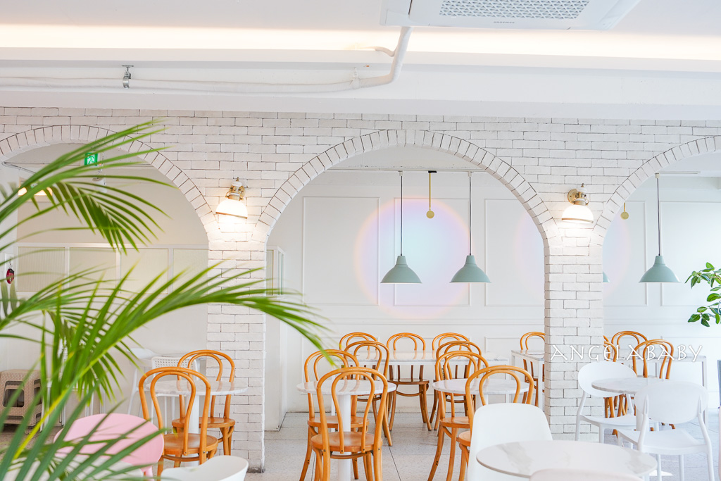 弘大咖啡甜點『라헬의부엌 홍대점』Rachel&#8217;s Kitchen 弘大店 空氣感舒芙蕾、草莓聖代、輕食早午餐 @梅格(Angelababy)享樂日記