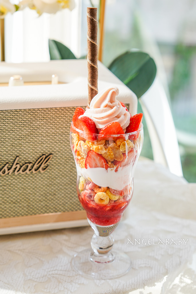 弘大咖啡甜點『라헬의부엌 홍대점』Rachel&#8217;s Kitchen 弘大店 空氣感舒芙蕾、草莓聖代、輕食早午餐 @梅格(Angelababy)享樂日記