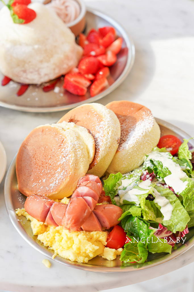 弘大咖啡甜點『라헬의부엌 홍대점』Rachel&#8217;s Kitchen 弘大店 空氣感舒芙蕾、草莓聖代、輕食早午餐 @梅格(Angelababy)享樂日記