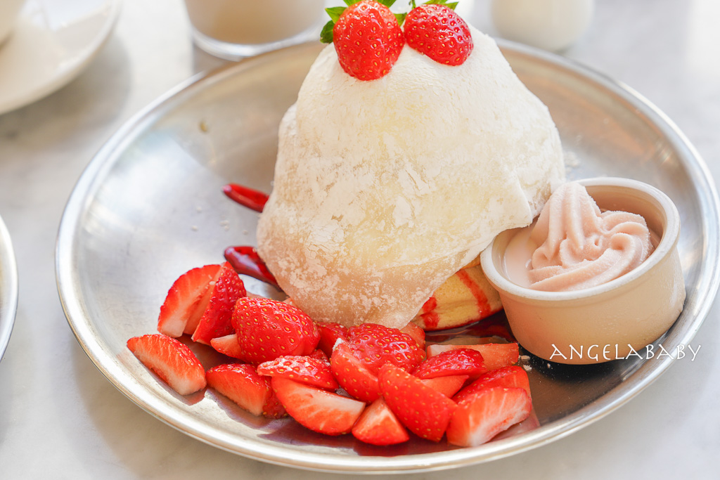 弘大咖啡甜點『라헬의부엌 홍대점』Rachel&#8217;s Kitchen 弘大店 空氣感舒芙蕾、草莓聖代、輕食早午餐 @梅格(Angelababy)享樂日記