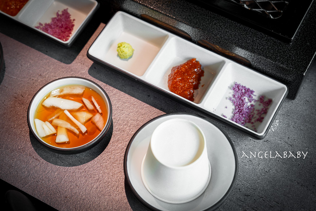 弘大頂級韓牛燒肉『牛肉Hwa弘益大學總店』嚴選『1++no9』韓牛，全程免動手、友善個人吃燒肉 @梅格(Angelababy)享樂日記