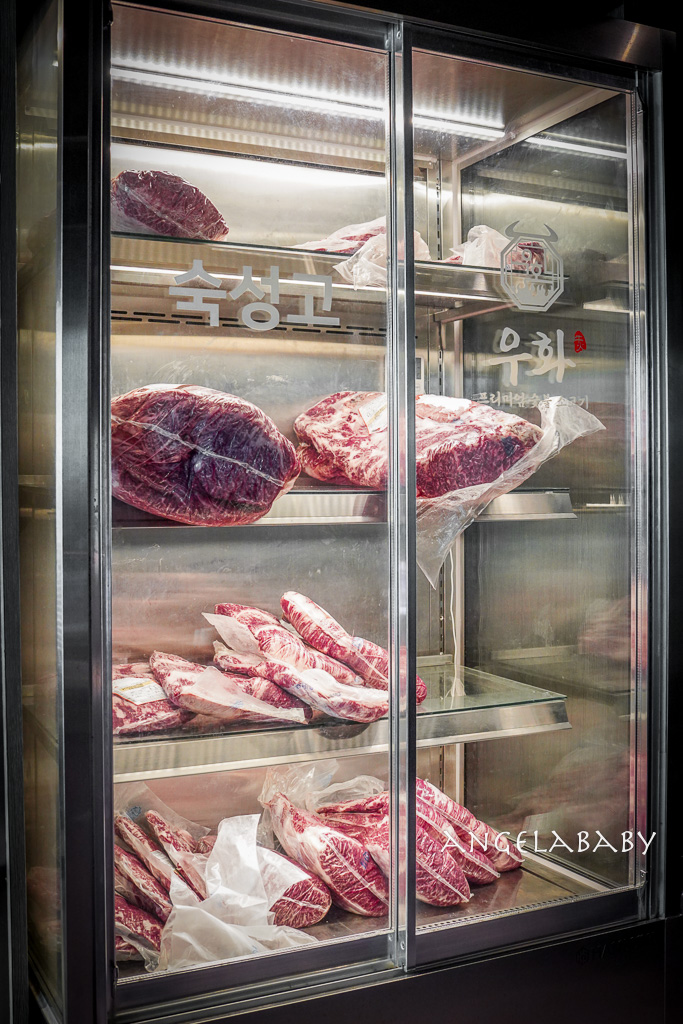 弘大頂級韓牛燒肉『牛肉Hwa弘益大學總店』嚴選『1++no9』韓牛，全程免動手、友善個人吃燒肉 @梅格(Angelababy)享樂日記