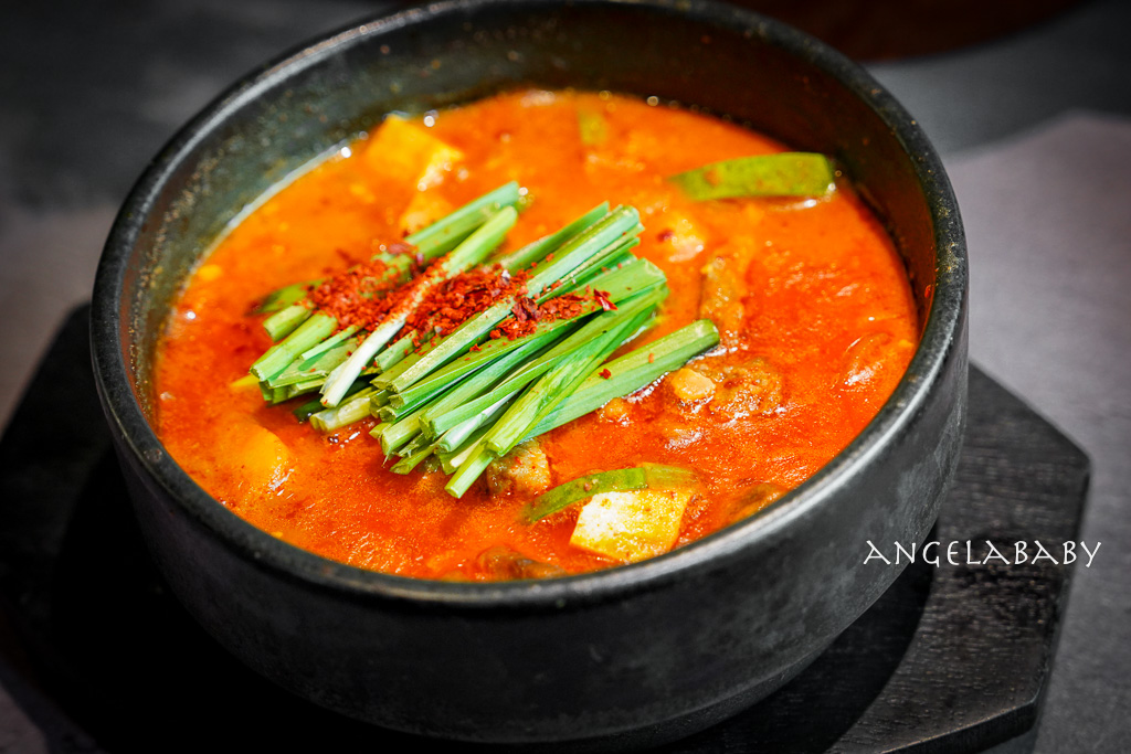 弘大頂級韓牛燒肉『牛肉Hwa弘益大學總店』嚴選『1++no9』韓牛，全程免動手、友善個人吃燒肉 @梅格(Angelababy)享樂日記