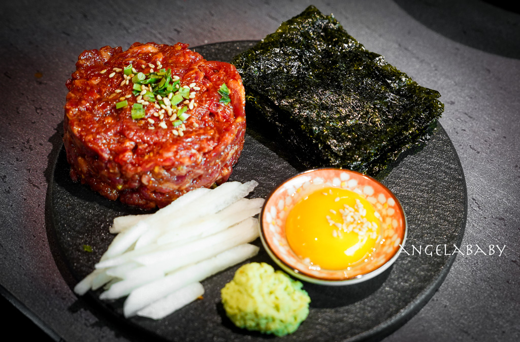 弘大頂級韓牛燒肉『牛肉Hwa弘益大學總店』嚴選『1++no9』韓牛，全程免動手、友善個人吃燒肉 @梅格(Angelababy)享樂日記