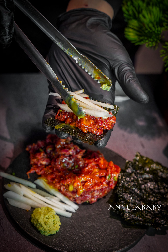 弘大頂級韓牛燒肉『牛肉Hwa弘益大學總店』嚴選『1++no9』韓牛，全程免動手、友善個人吃燒肉 @梅格(Angelababy)享樂日記