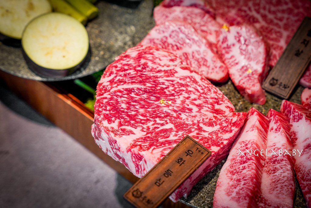 弘大頂級韓牛燒肉『牛肉Hwa弘益大學總店』嚴選『1++no9』韓牛，全程免動手、友善個人吃燒肉 @梅格(Angelababy)享樂日記