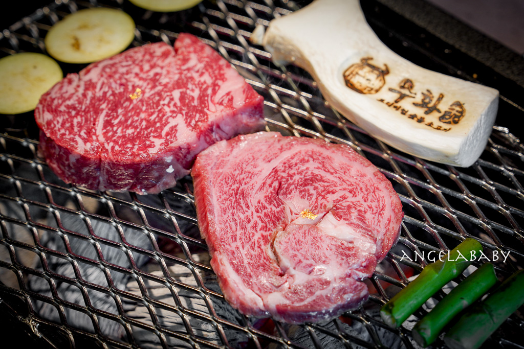 弘大頂級韓牛燒肉『牛肉Hwa弘益大學總店』嚴選『1++no9』韓牛，全程免動手、友善個人吃燒肉 @梅格(Angelababy)享樂日記