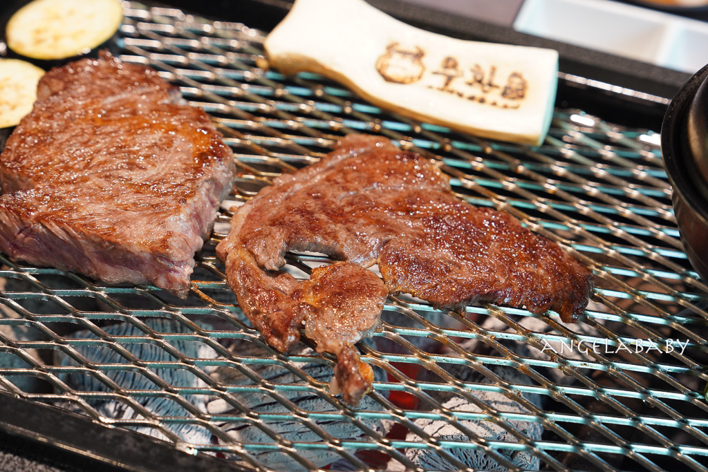 弘大頂級韓牛燒肉『牛肉Hwa弘益大學總店』嚴選『1++no9』韓牛，全程免動手、友善個人吃燒肉 @梅格(Angelababy)享樂日記