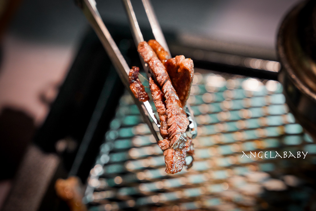 弘大頂級韓牛燒肉『牛肉Hwa弘益大學總店』嚴選『1++no9』韓牛，全程免動手、友善個人吃燒肉 @梅格(Angelababy)享樂日記