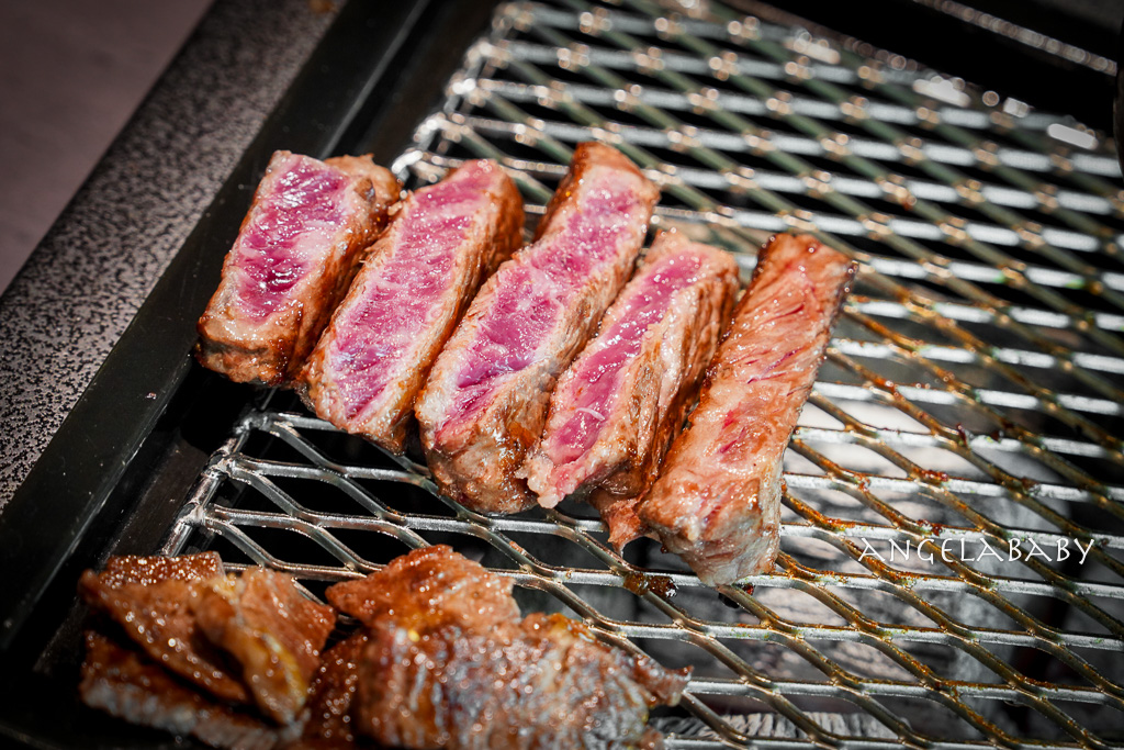 弘大頂級韓牛燒肉『牛肉Hwa弘益大學總店』嚴選『1++no9』韓牛，全程免動手、友善個人吃燒肉 @梅格(Angelababy)享樂日記