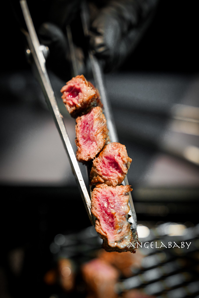 弘大頂級韓牛燒肉『牛肉Hwa弘益大學總店』嚴選『1++no9』韓牛，全程免動手、友善個人吃燒肉 @梅格(Angelababy)享樂日記