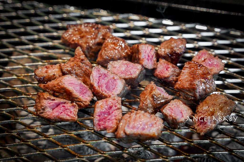 弘大頂級韓牛燒肉『牛肉Hwa弘益大學總店』嚴選『1++no9』韓牛，全程免動手、友善個人吃燒肉 @梅格(Angelababy)享樂日記