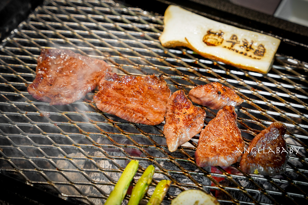 弘大頂級韓牛燒肉『牛肉Hwa弘益大學總店』嚴選『1++no9』韓牛，全程免動手、友善個人吃燒肉 @梅格(Angelababy)享樂日記