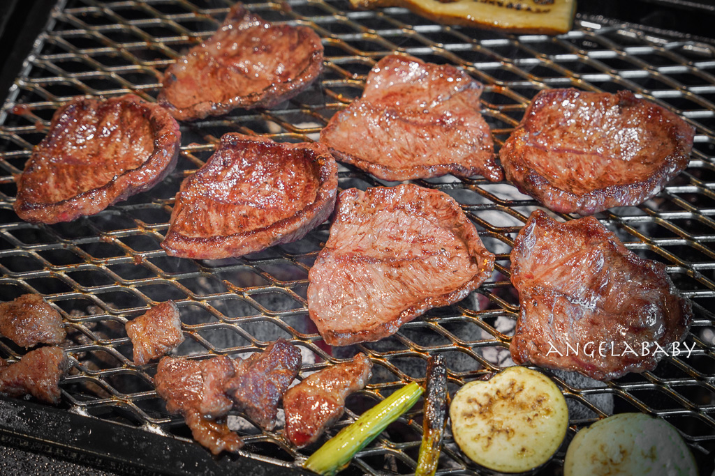 弘大頂級韓牛燒肉『牛肉Hwa弘益大學總店』嚴選『1++no9』韓牛，全程免動手、友善個人吃燒肉 @梅格(Angelababy)享樂日記