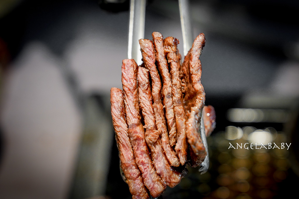 弘大頂級韓牛燒肉『牛肉Hwa弘益大學總店』嚴選『1++no9』韓牛，全程免動手、友善個人吃燒肉 @梅格(Angelababy)享樂日記