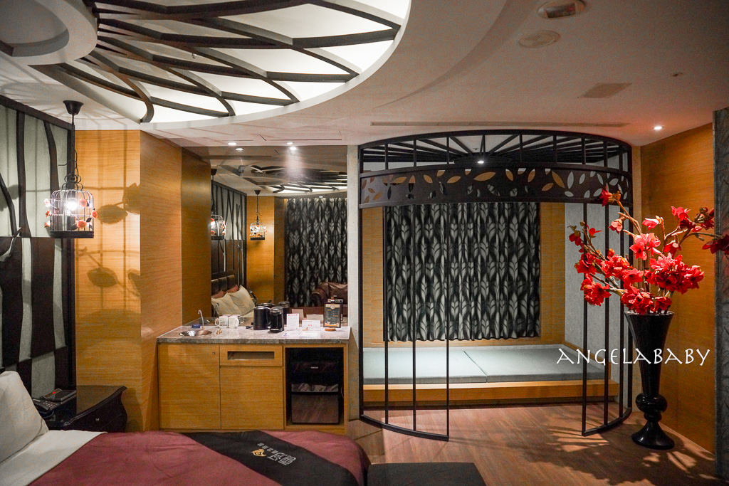 台中市住宿推薦【雲河概念旅館】主題ktv房、泳池房、健身房遊戲間還有免費早餐宵夜 @梅格(Angelababy)享樂日記