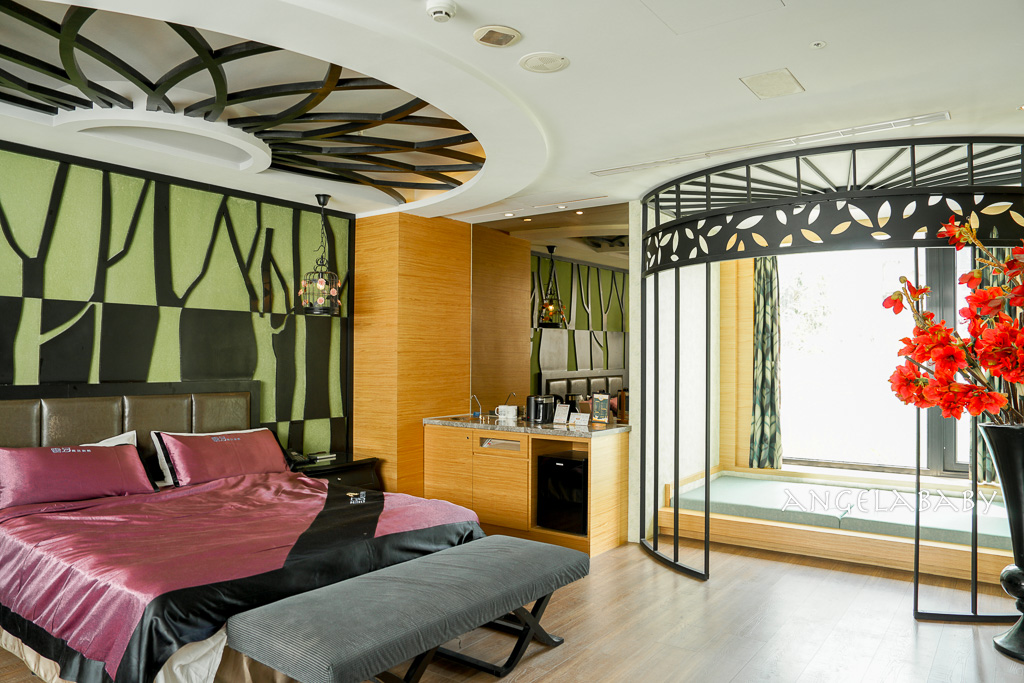 台中市住宿推薦【雲河概念旅館】主題ktv房、泳池房、健身房遊戲間還有免費早餐宵夜 @梅格(Angelababy)享樂日記