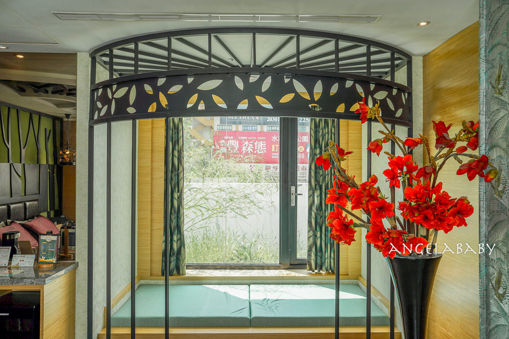 台中市住宿推薦【雲河概念旅館】主題ktv房、泳池房、健身房遊戲間還有免費早餐宵夜 @梅格(Angelababy)享樂日記