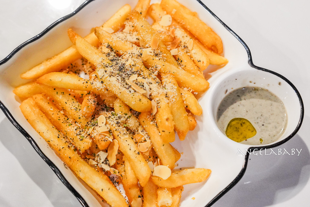 苗栗質感義式餐廳｜黑色系料理『烏色咖啡』好吃黑色雞翅、黑色咖啡 @梅格(Angelababy)享樂日記