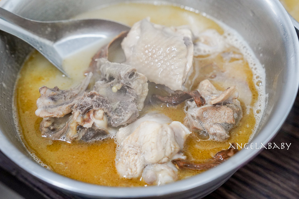 南機場夜市美食『阿男麻油雞』必比登推薦、阿男麻油雞菜單 @梅格(Angelababy)享樂日記