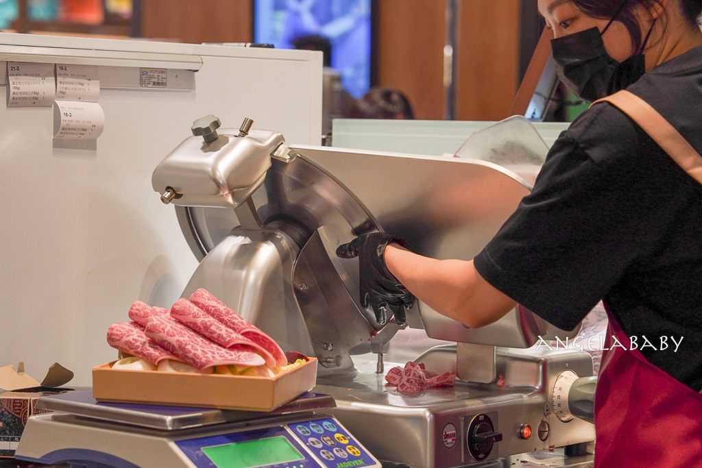 新莊副都心站美食｜宏匯廣場必吃『牛喜壽喜燒水炊鍋』cp質超高和牛壽喜燒、飲料白飯免費吃到飽 @梅格(Angelababy)享樂日記