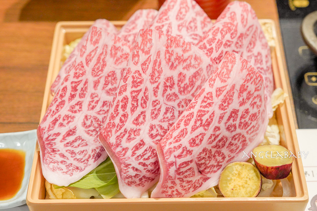 新莊副都心站美食｜宏匯廣場必吃『牛喜壽喜燒水炊鍋』cp質超高和牛壽喜燒、飲料白飯免費吃到飽 @梅格(Angelababy)享樂日記