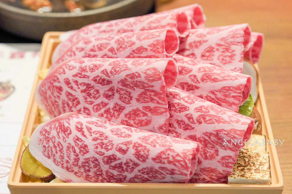 新莊副都心站美食｜宏匯廣場必吃『牛喜壽喜燒水炊鍋』cp質超高和牛壽喜燒、飲料白飯免費吃到飽 @梅格(Angelababy)享樂日記