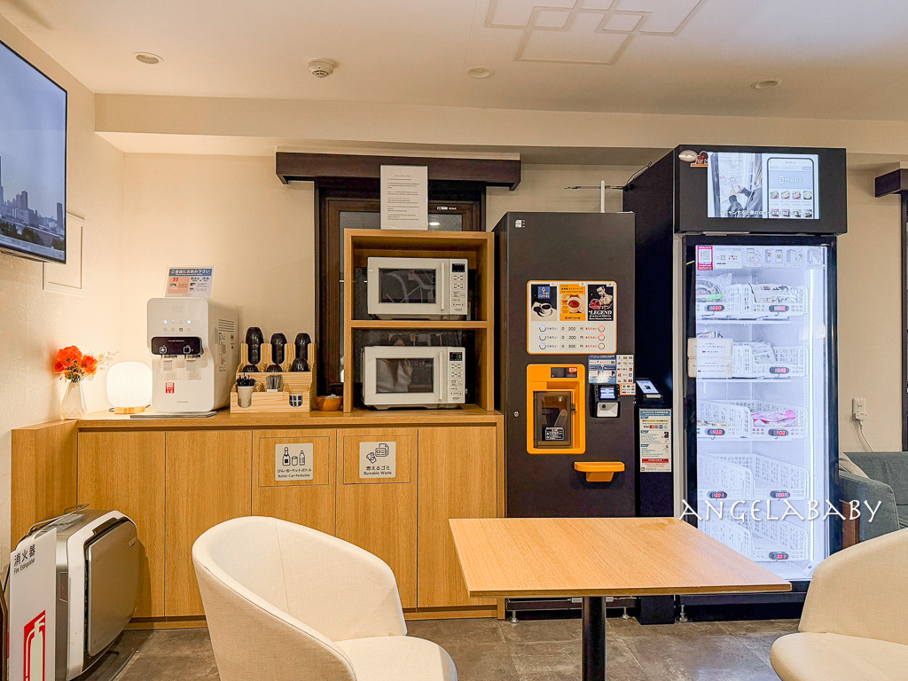 東京上野站住宿『上野御徒町WING精選國際飯店』友善女性的超貼心備品、免費咖啡飲品的交誼廳 @梅格(Angelababy)享樂日記