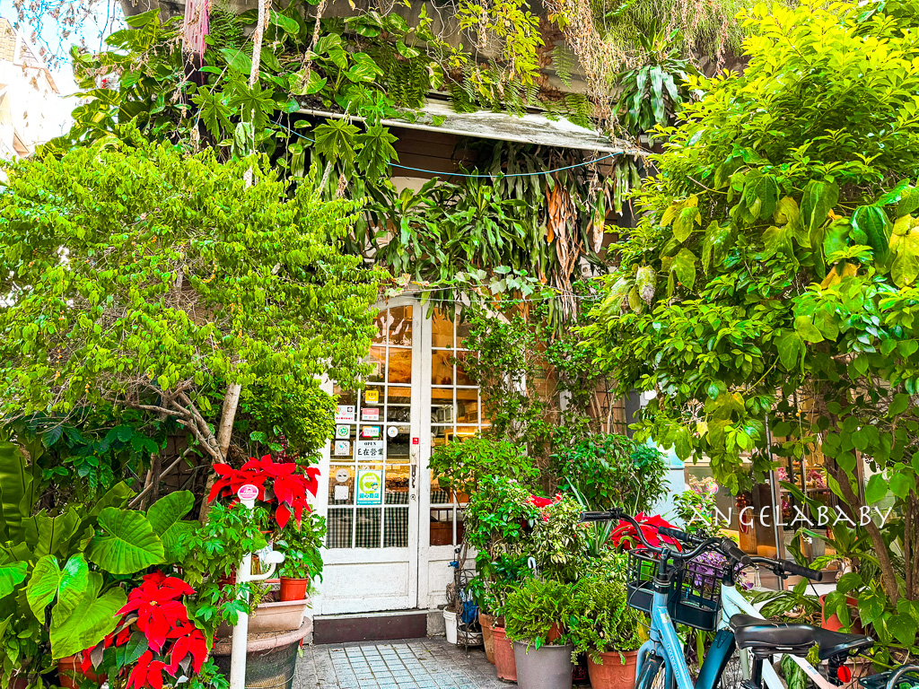 臺北最便宜的好吃肉桂捲推薦｜小珍珠烘焙坊La Petite Perle 55元手掌大香濃肉桂捲、東門站美食、東門站花園烘焙、永康街必買、肉桂捲控 @梅格(Angelababy)享樂日記